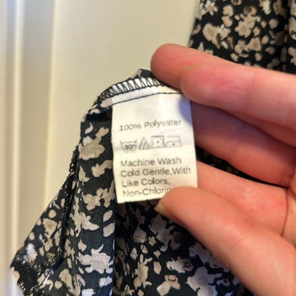 Ditsy flower pattern dress medium - Picture 5 of 5